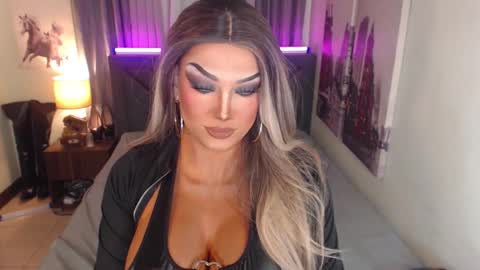 Snapshot of xshadowseductressmitchx chatting on 03/03/25, 09:22 Cattaleya online show from 03/03/25, 09:22