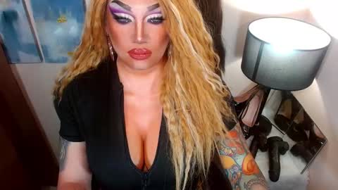 Snapshot of xshadowseductressmitchx chatting on 09/18/25, 04:03 Cattaleya online show from 09/18/25, 04:03