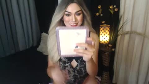 Snapshot of xsundaesweetx chatting on 09/19/25, 08:42 Sundae online show from 09/19/25, 08:42