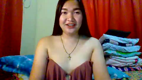 Snapshot of xsweetiemajax chatting on 02/16/25, 02:42 HI IM PAULINE online show from 02/16/25, 02:42