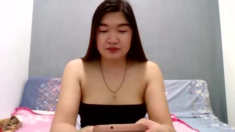 Snapshot of xsweetiemajax chatting on 09/25/25, 12:03 HI IM PAULINE online show from 09/25/25, 12:03