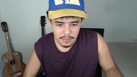 Snapshot of xtranherr chatting on 11/23/25, 02:33 xtranherr online show from 11/23/25, 02:33