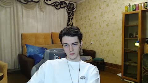 Snapshot of xtraqqq chatting on 12/16/24, 08:37 traqqq online show from 12/16/24, 08:37