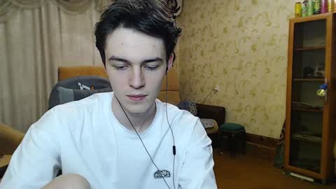 Snapshot of xtraqqq chatting on 12/16/24, 11:39 traqqq online show from 12/16/24, 11:39