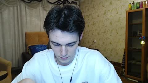 Snapshot of xtraqqq chatting on 12/19/24, 07:40 traqqq online show from 12/19/24, 07:40