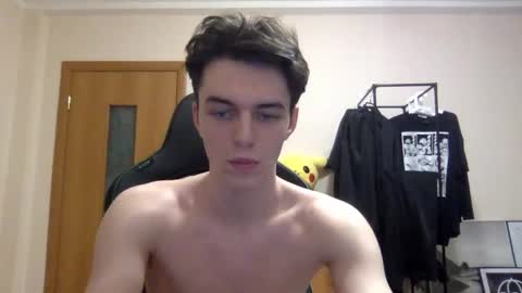 Snapshot of xtraqqq chatting on 02/11/25, 01:20 traqqq online show from 02/11/25, 01:20