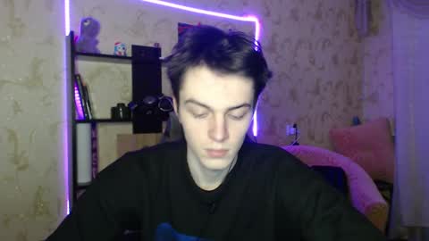 Snapshot of xtraqqq chatting on 02/23/25, 08:33 traqqq online show from 02/23/25, 08:33