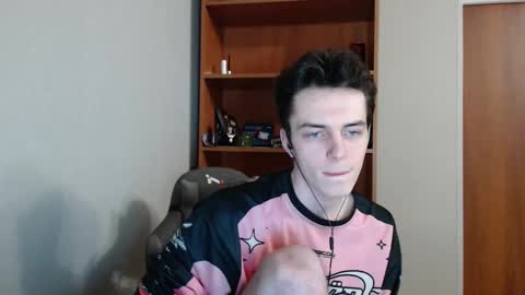 Snapshot of xtraqqq chatting on 10/02/25, 09:00 traqqq online show from 10/02/25, 09:00