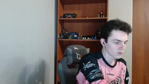 Snapshot of xtraqqq chatting on 10/06/25, 09:23 traqqq online show from 10/06/25, 09:23