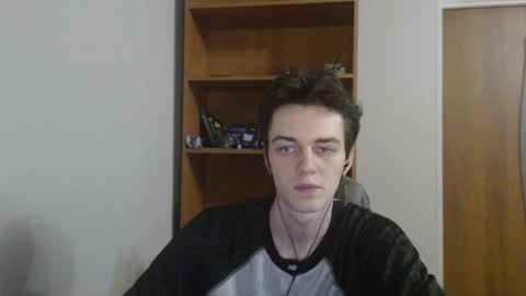 Snapshot of xtraqqq chatting on 10/20/25, 07:47 traqqq online show from 10/20/25, 07:47