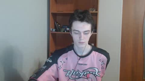 Snapshot of xtraqqq chatting on 10/21/25, 10:10 traqqq online show from 10/21/25, 10:10