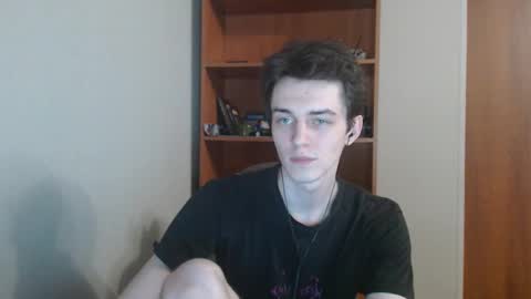 Snapshot of xtraqqq chatting on 10/23/25, 07:45 traqqq online show from 10/23/25, 07:45