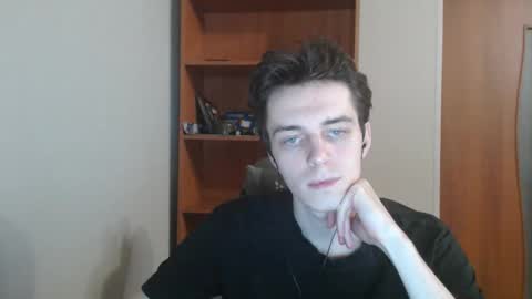 Snapshot of xtraqqq chatting on 10/24/25, 07:43 traqqq online show from 10/24/25, 07:43