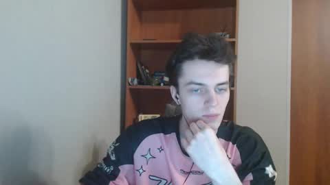 Snapshot of xtraqqq chatting on 10/30/25, 08:31 traqqq online show from 10/30/25, 08:31