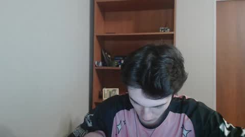 Snapshot of xtraqqq chatting on 10/31/25, 09:27 traqqq online show from 10/31/25, 09:27