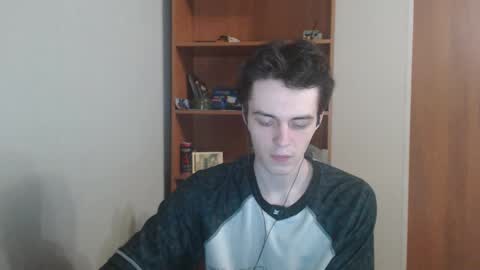 Snapshot of xtraqqq chatting on 11/12/25, 09:14 traqqq online show from 11/12/25, 09:14