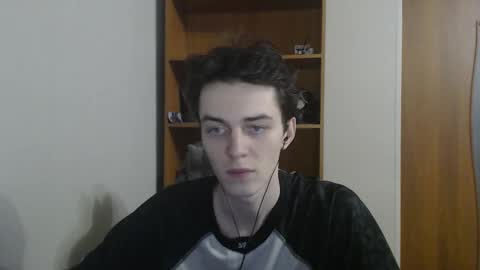 Snapshot of xtraqqq chatting on 11/16/25, 07:19 traqqq online show from 11/16/25, 07:19