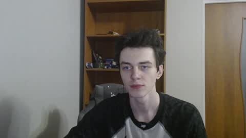 Snapshot of xtraqqq chatting on 11/17/25, 08:25 traqqq online show from 11/17/25, 08:25