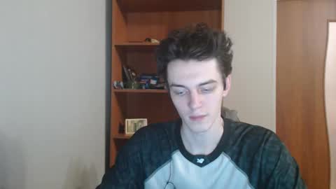 Snapshot of xtraqqq chatting on 11/18/25, 07:40 traqqq online show from 11/18/25, 07:40