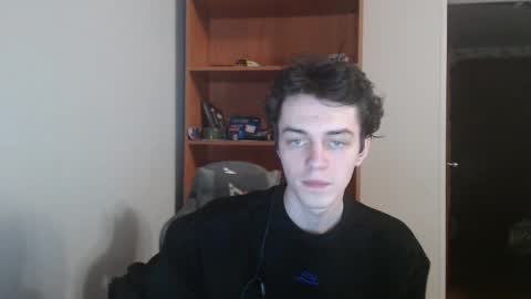 Snapshot of xtraqqq chatting on 11/23/25, 08:19 traqqq online show from 11/23/25, 08:19