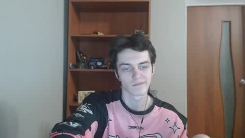 Snapshot of xtraqqq chatting on 11/25/25, 08:31 traqqq online show from 11/25/25, 08:31