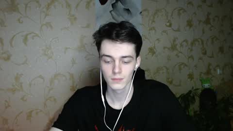 Snapshot of xtraqqq chatting on 04/04/26, 08:28 traqqq online show from 04/04/26, 08:28