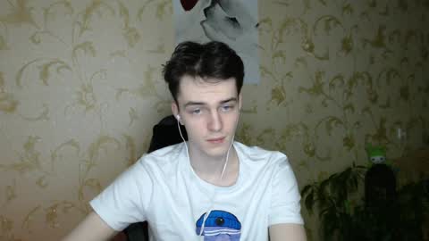 Snapshot of xtraqqq chatting on 04/05/26, 08:28 traqqq online show from 04/05/26, 08:28