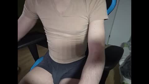 Snapshot of xufffix chatting on 12/29/24, 03:54 N online show from 12/29/24, 03:54