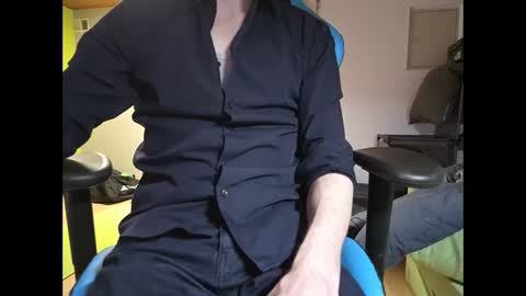 Snapshot of xufffix chatting on 04/13/26, 12:05 N online show from 04/13/26, 12:05