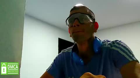 Snapshot of xuyeeg chatting on 02/16/25, 01:25 xuyeeg online show from 02/16/25, 01:25