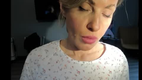 xvaleriax0 online show from 09/14/25, 12:48