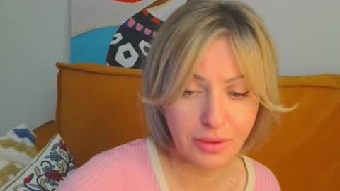 xvaleriax0 online show from 02/11/26, 04:12