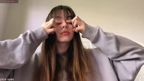 Snapshot of xx_lily chatting on 05/14/26, 12:23 Lily online show from 05/14/26, 12:23