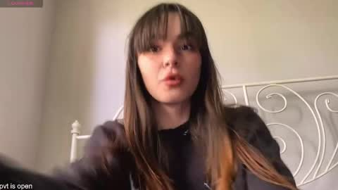 Snapshot of xx_lily chatting on 05/19/26, 11:38 Lily online show from 05/19/26, 11:38