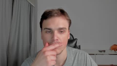 Snapshot of xx_raul_xx_ chatting on 03/08/26, 01:47 raul online show from 03/08/26, 01:47