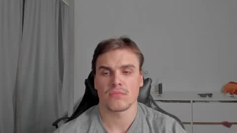 Snapshot of xx_raul_xx_ chatting on 03/08/26, 02:04 raul online show from 03/08/26, 02:04