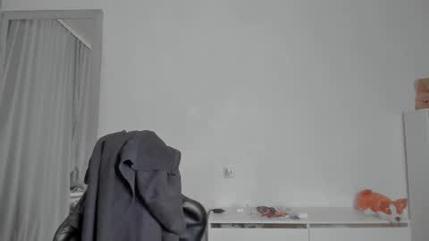 Snapshot of xx_raul_xx_ chatting on 03/13/26, 04:30 raul online show from 03/13/26, 04:30