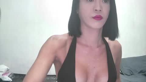 Snapshot of xxglamonatrixx chatting on 06/17/26, 04:37 Raine online show from 06/17/26, 04:37