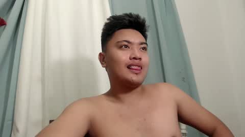 Snapshot of xxhotloyd_cummerx chatting on 12/03/24, 03:33 Loyd online show from 12/03/24, 03:33