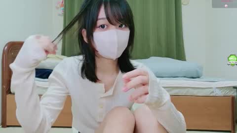 Snapshot of xxinoxx chatting on 11/17/25, 03:23 xxinoxx online show from 11/17/25, 03:23