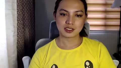 Snapshot of xxjulielovesyouxx chatting on 12/17/24, 05:51 July online show from 12/17/24, 05:51