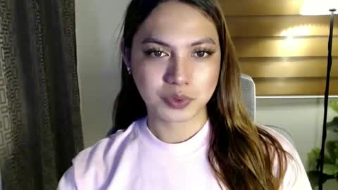 Snapshot of xxjulielovesyouxx chatting on 01/05/25, 05:51 July online show from 01/05/25, 05:51