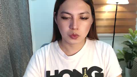 Snapshot of xxjulielovesyouxx chatting on 01/27/25, 10:38 July online show from 01/27/25, 10:38