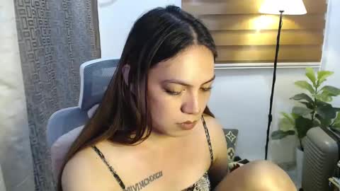 Snapshot of xxjulielovesyouxx chatting on 02/12/25, 06:51 July online show from 02/12/25, 06:51