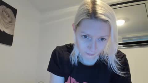 Snapshot of xxkimber_bentonxx chatting on 01/05/25, 03:34 Next online Monday to Friday 10am till 2pm UK time online show from 01/05/25, 03:34