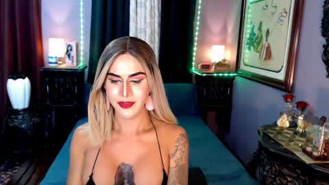 Snapshot of xxqueenofperfectionxx chatting on 01/12/25, 01:58 urperfection kelly online show from 01/12/25, 01:58