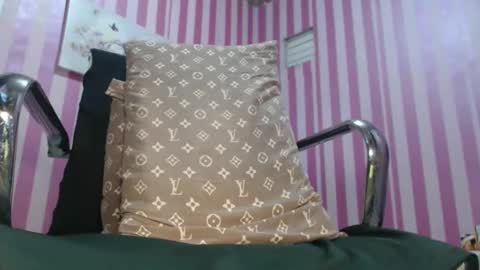 Snapshot of xxrowenatastycockforyouxx chatting on 11/26/25, 02:45 xxrowenatastycockforyouxx online show from 11/26/25, 02:45