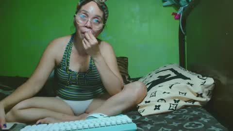 Snapshot of xxsexypinayxx chatting on 02/19/25, 05:05 xxsexypinayxx online show from 02/19/25, 05:05