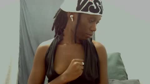 xxsexytalia28 online show from 02/13/25, 10:00