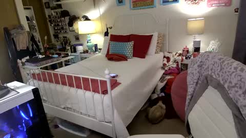 Strawberry Jane online show from 02/10/25, 03:24